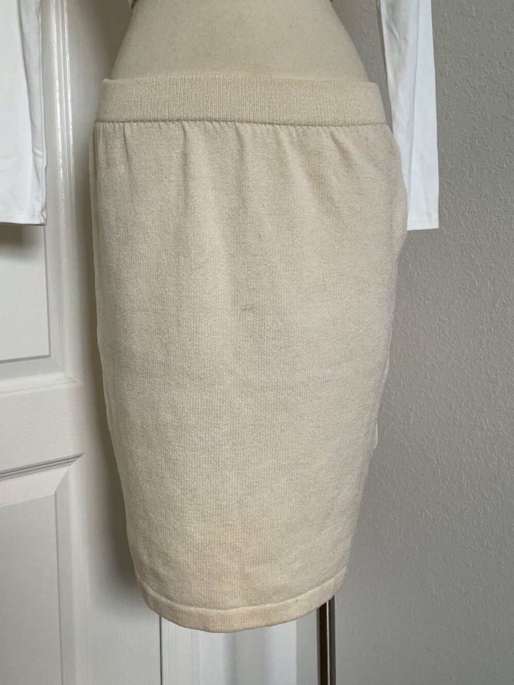 Vintage St. John Santana Knit Beige Basics Classic Pencil Skirt Women’s Size 10